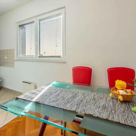 In 41684 Apartment *